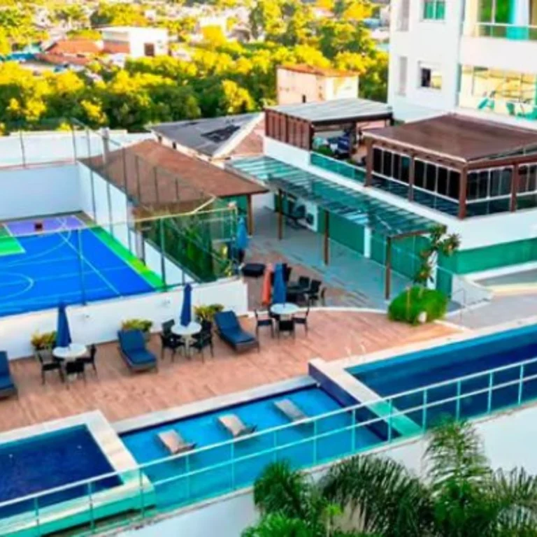 Instagram post from hebromleilao. This post is in position 4.