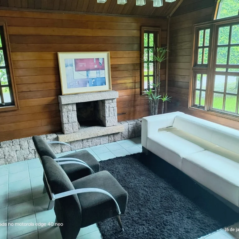 Instagram post from hebromleilao. This post is in position 6.